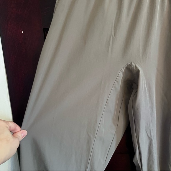 Halara Women’s Jogger in Gray (Mourning Dove) size Small - Picture 8 of 9